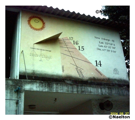 Passe o cursor aqui para ver a outra foto: Rel&oacute;gio Vertical