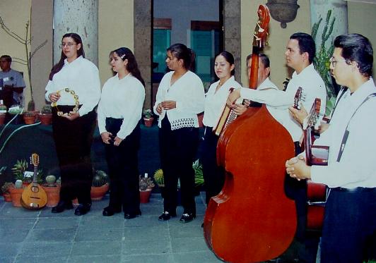 estudiantina.jpg (37060 bytes)