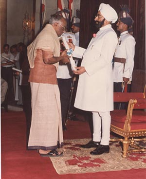 Sri Palghat R. Raghu receiving the Padma Shri Award