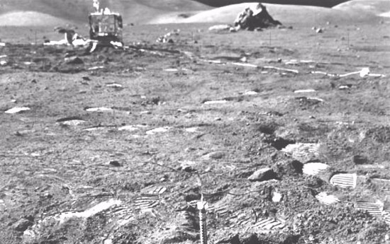 FAKE MOONBOOT FOOTPRINTS