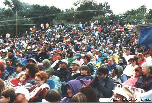 Crowd at Stage 2