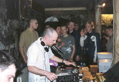djtouche.jpg (31697 bytes)