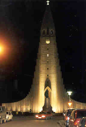 hallgrimskirkja.jpg (9104 bytes)