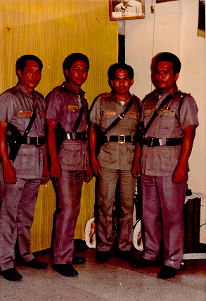 My papa 2gether with his prendz....(unfortunately wala na sya!)...:-(