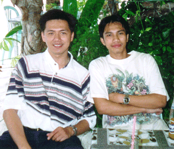 Yan ang bosing earl ko! kamukha ko ba?....