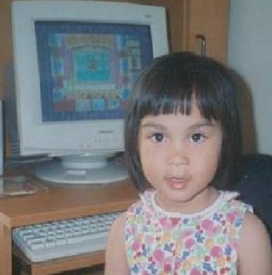 alyssa already was addicted to the computer ! [6 years old]