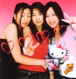 karen, claire and alyssa [i adooore this pic !] -- 03-22-2003