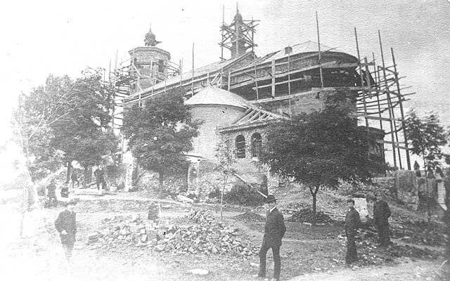 � Rok 1892. Rozbudowa ko�cio�a