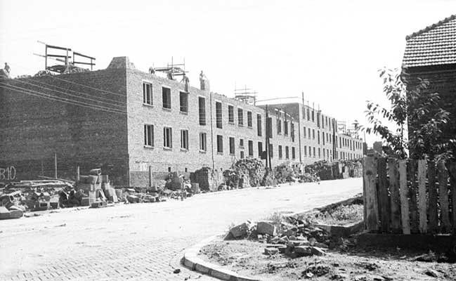 Rok 1953. Budowa pierwszych blok�w