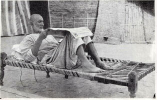 Late Fakhr-e-Afghan Bacha Khan. A proof of his simple life