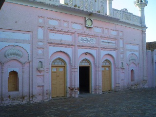 The mosque
        in which peer sahib Golra Sharif was educated