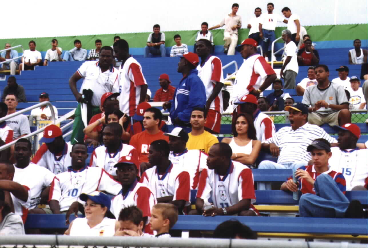 (Haitian national team players mingling with the crowd at Fort Lauderdale Lockart Stadium on Saturday, July 8th, 2000)Picture courtesy of Noe Dorestant... Give
credit where credit is due.