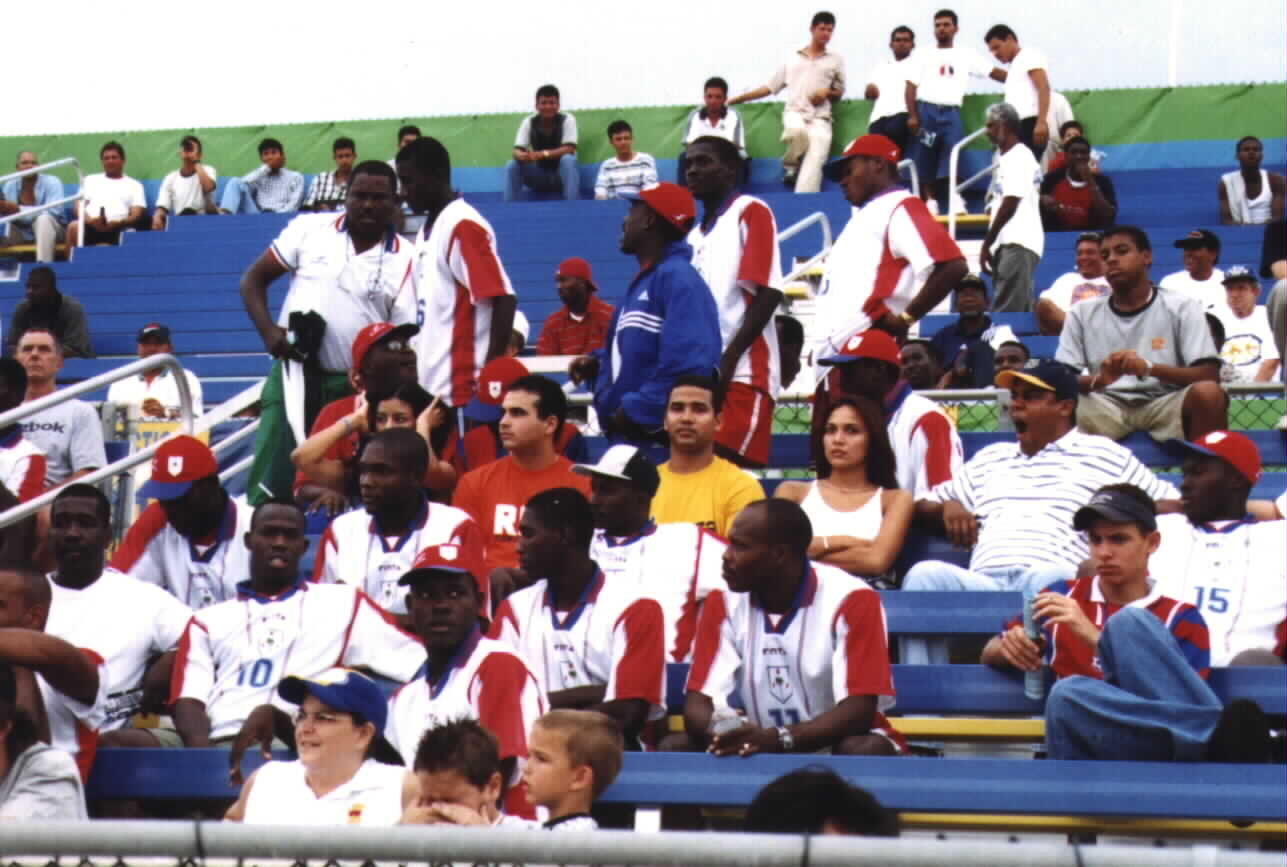(Haitian national team players mingling with the crowd at Fort Lauderdale Lockart Stadium on Saturday, July 8th, 2000)Picture courtesy of Noe Dorestant... Give
credit where credit is due.