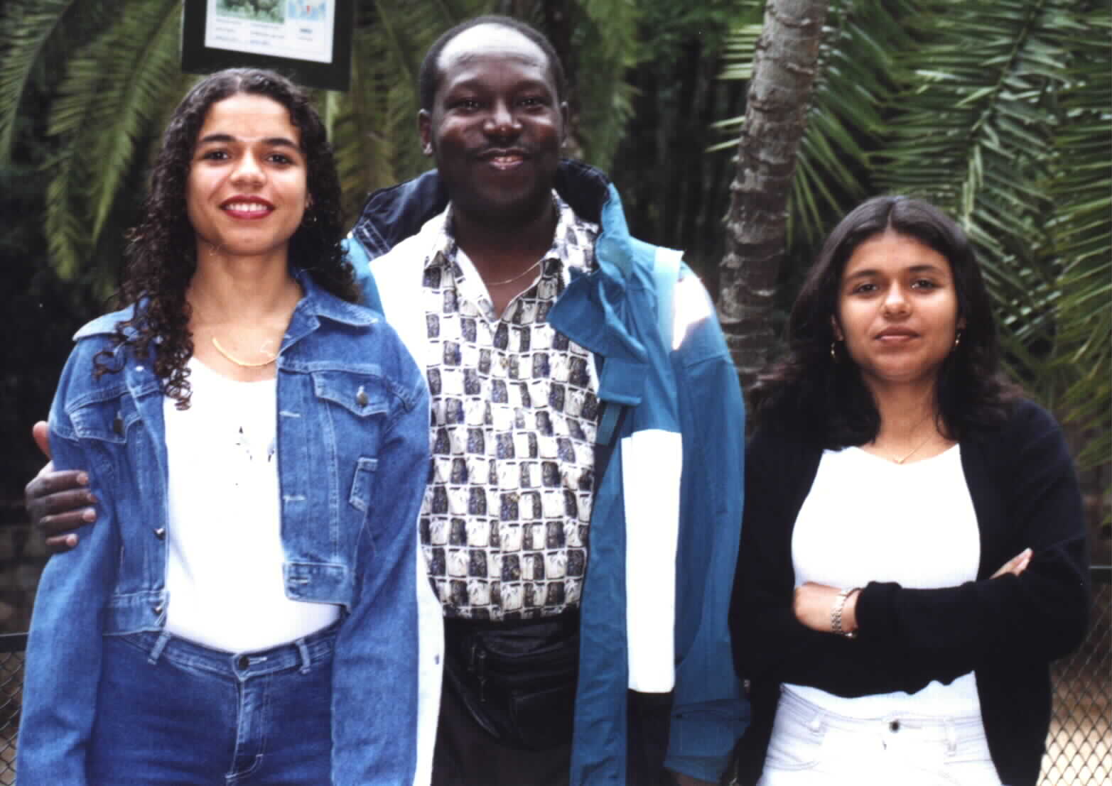 (Picture courtesy of Noe Dorestant:In the middle Haitian born Noe Dorestant with Brazilian friends. )Picture photographed lady Brazilian fan, provided by Noe
Dorestant, give credit where credit is due. 