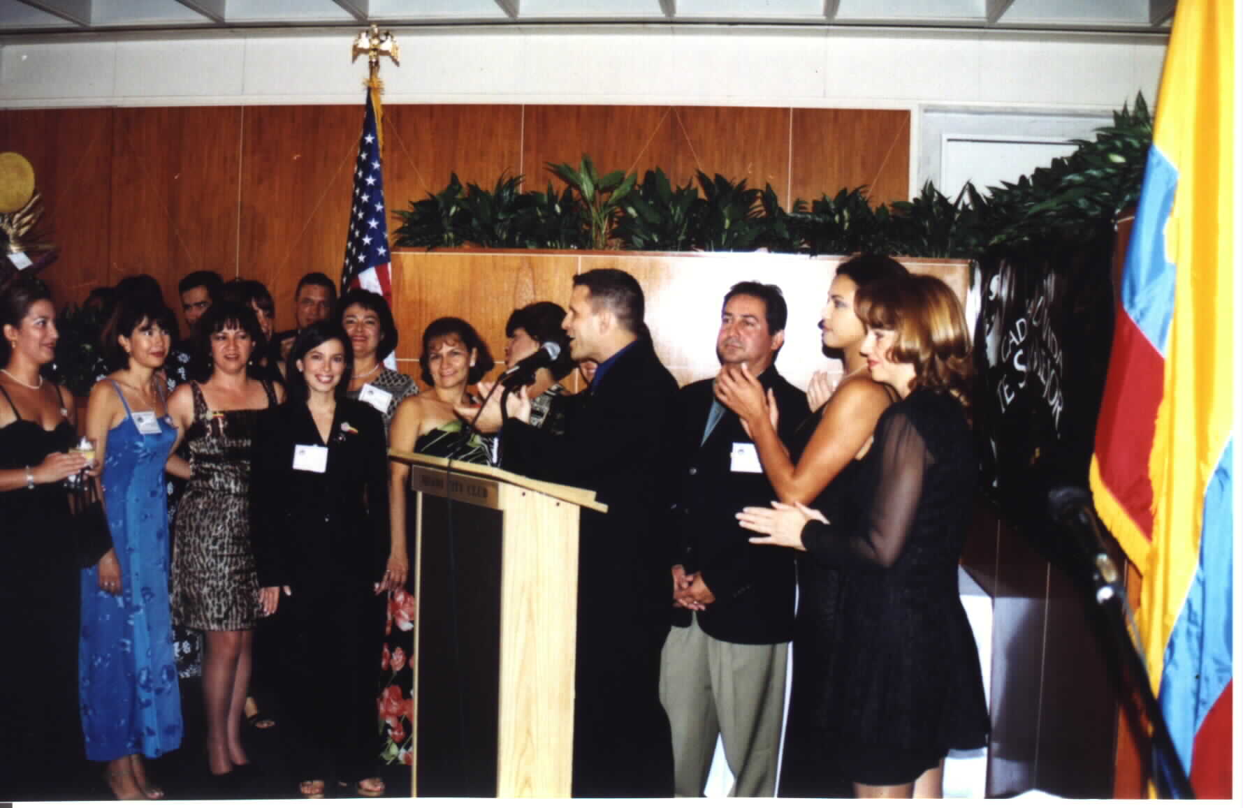 Picture photographed by Noe Dorestant: Member of the Board of Directors of CASA,
International Esquire, Jaime Davila announcing the Simon Bolivar scholarship.
Give credit where credit is due. All rights reserved 2000. 