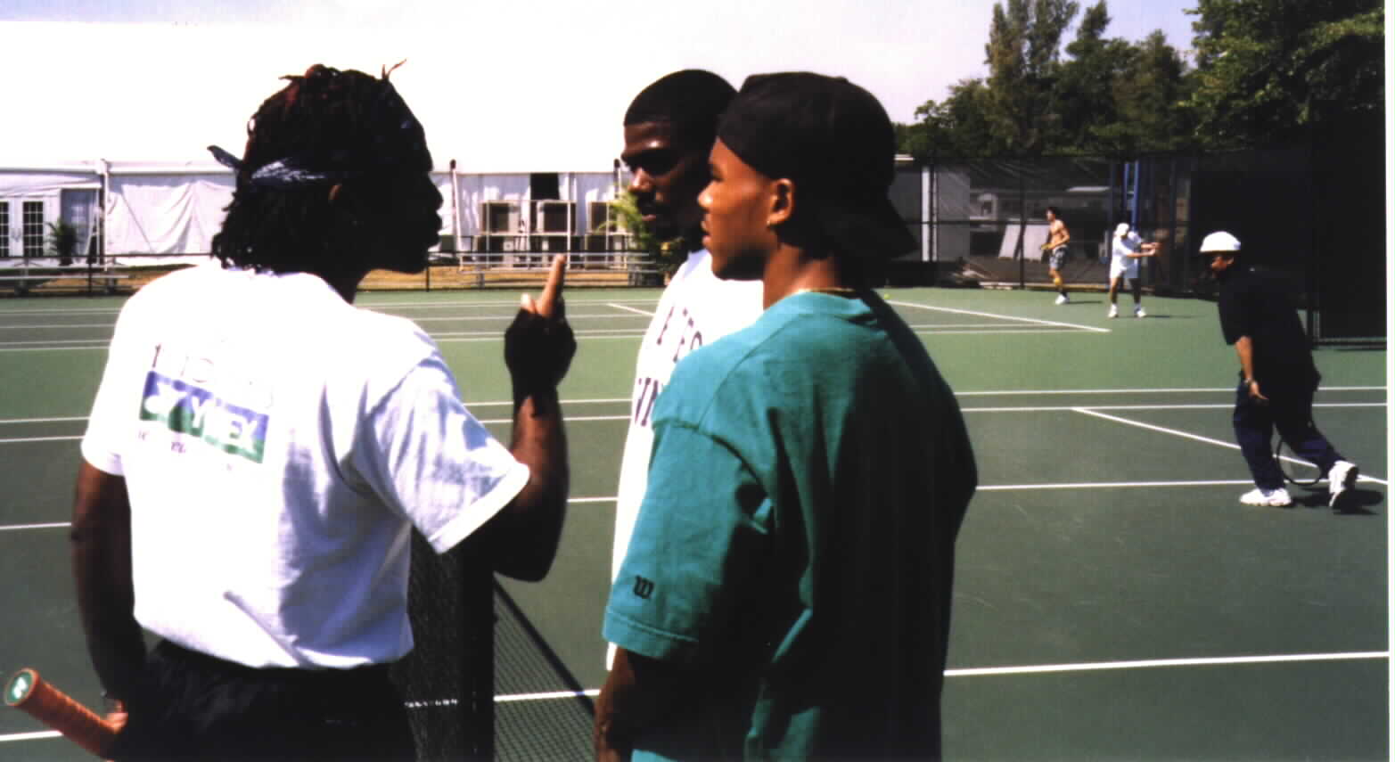 (Ronald advising some young players )Picture courtesy of Noe Dorestant, if you copy for reuse, give credit where credit is due. 