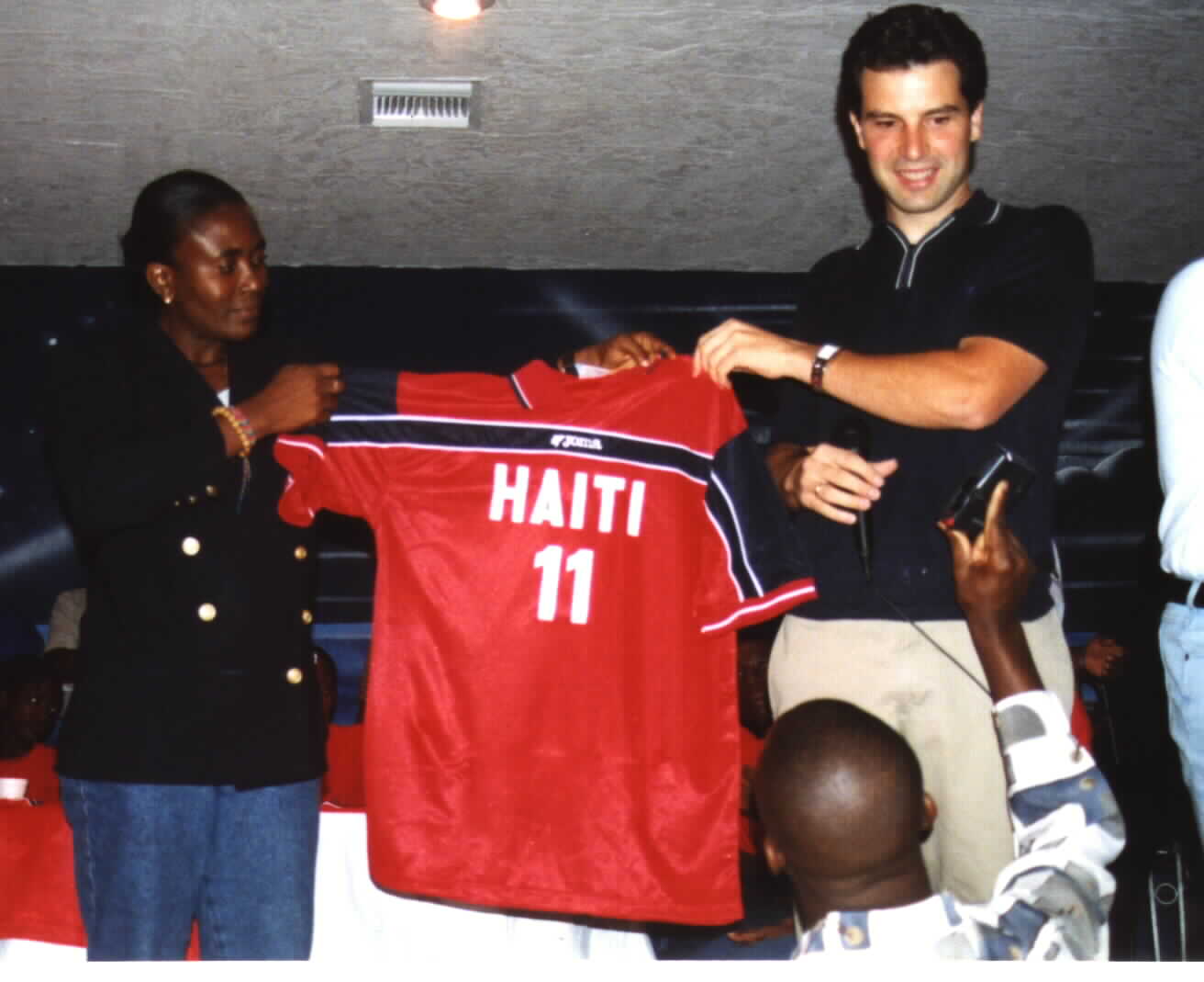 (New uniform for Haitian women team )Picture courtesy of Noe Dorestant... Give credit where
credit is due.