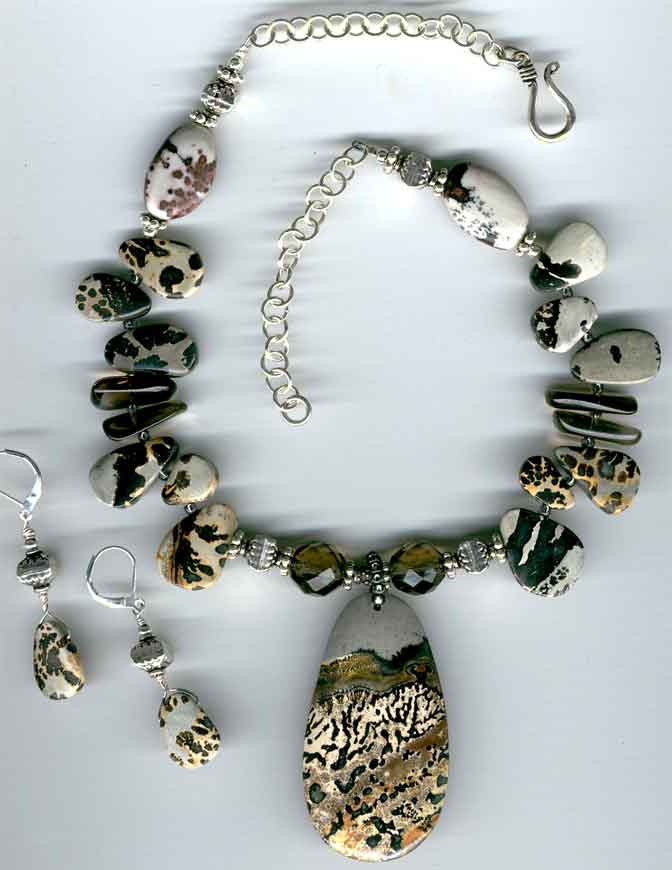 [photo of necklace]
