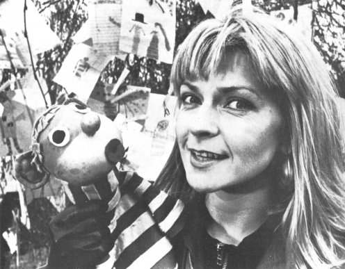 Toyah Willcox at Pob's tree, with a Pob toy. Only one of them went on to have a facelift. (Image courtesy of sarahkeegan16 of the defunct Pob-Tastic website)