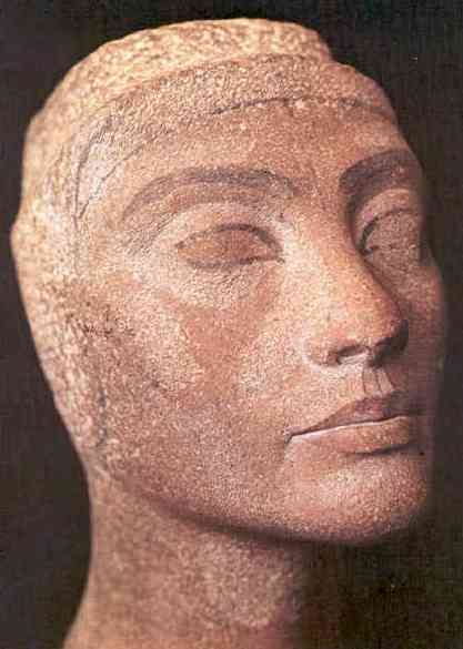 Busto de Nefertiti. Museo del Cairo. Cuarcita rosa