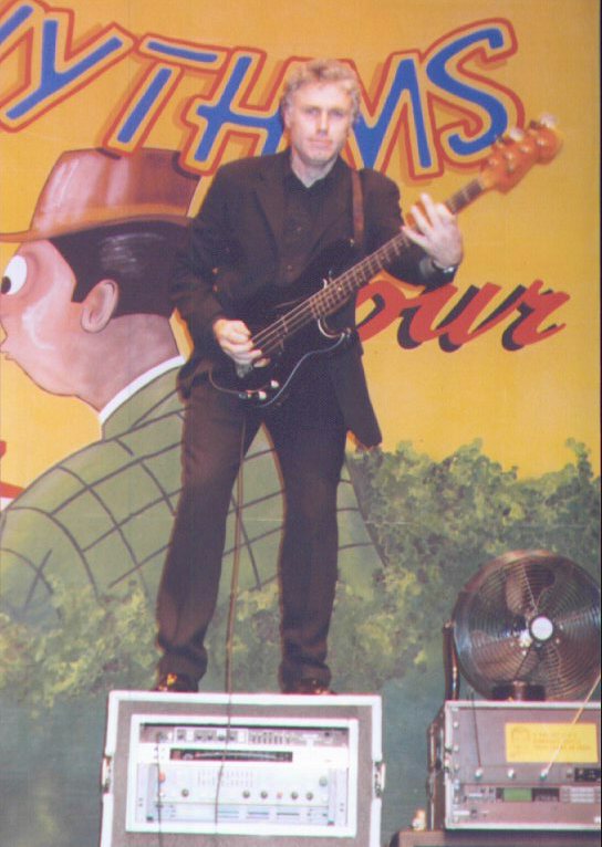 Phil on amp.jpg (77864 bytes)