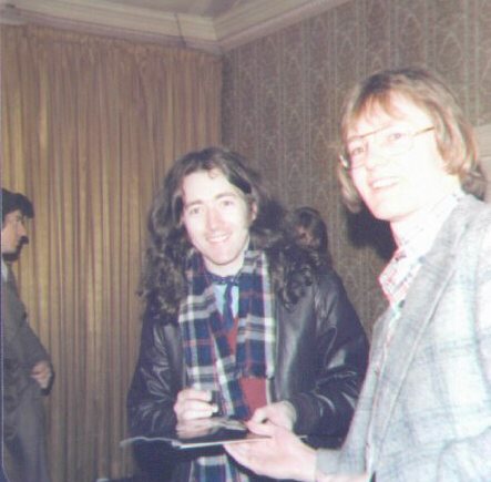 autograph.jpg (36692 bytes)