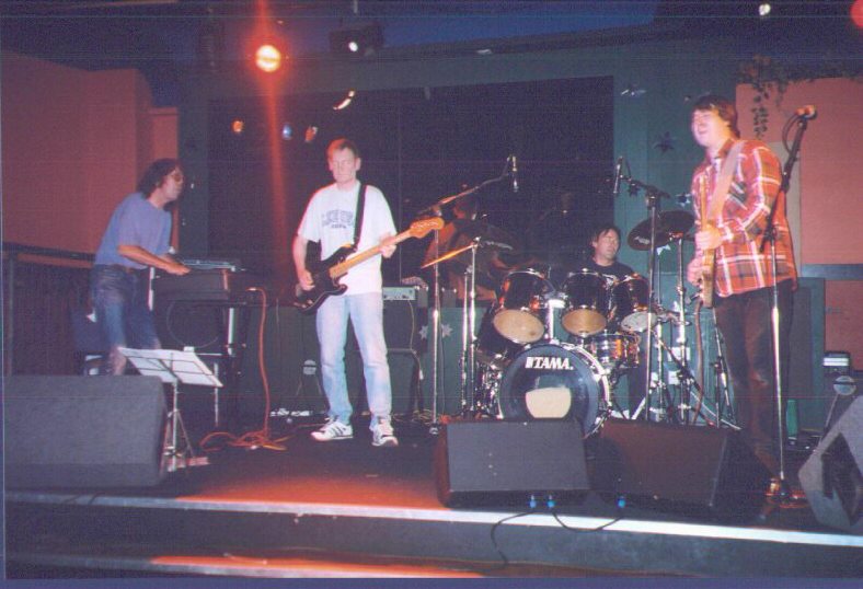tribute band 2.jpg (80443 bytes)
