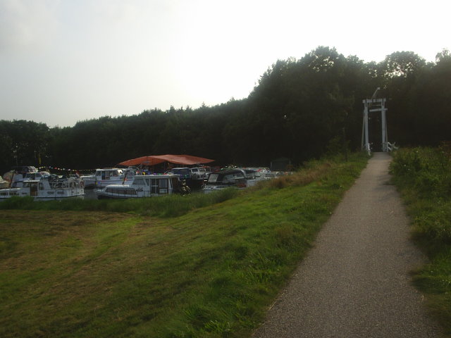 Bij het witte bruggetje lagen de leden van WSV de Linde
