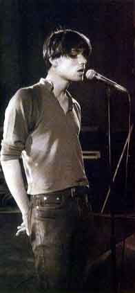 ajsinging.jpg (30026 bytes)