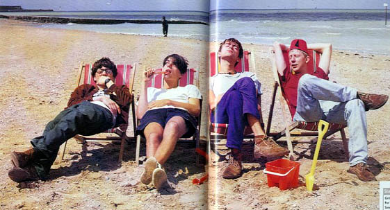 blurbeach.jpg (83261 bytes)