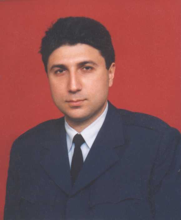 Dr.B�lent �den 
13.06.1969'da Ankara'da do�du.
�lkokulu Salih Alptekin �lkokulunda,Orta ve Lise ��renimini Ankara Ayranc� Lisesinde
�niversiteyi ise Ankara �niversitesi T�p Fak�ltesi'nde 30 Kas�m 1994'de tamamlad�.
06 Ocak 1995 tarihinde Nev�ehir �li Avanos �l�esine ba�l� Topakl� 
Kasabas�nda ilk g�revine ba�lad�.
20 Ocak 1999 Y�l�nda Erzurum Hava Meydan 
Komutanl���nda Tabip Aste�men Olarak Askerlik g�revine ba�lad�.
20 May�s 2000'den beri Nev�ehir 3 Nolu Sa�l�k Oca��nda �al��makta.
Evli ve 1 �ocuk babas�.
e-mail:bulentoden90@hotmail.com