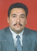 Sm.Mehmet Demir
1964 y�l�nda Kozakl� �l�esinin Kalecik k�y�nde do�du.
�lk��renimini Kalecik'te Orta ve Lise ��renimini Kozakl�'da bitirdi.
1988 y�l�nda Sa�l�k Memuru olarak g�reve ba�lad�.
1993 y�l�nda A��k ��retim Fak�ltesi �� �daresi
b�l�m�nden mezun oldu.1995 'de Sa�l�k Personeli �n Lisans�n� bitirdi.
1997 y�l�ndan beri 3 nolu Sa�l�k Oca��'nda �al��makta.
Evli ve 3 �ocuk babas�.