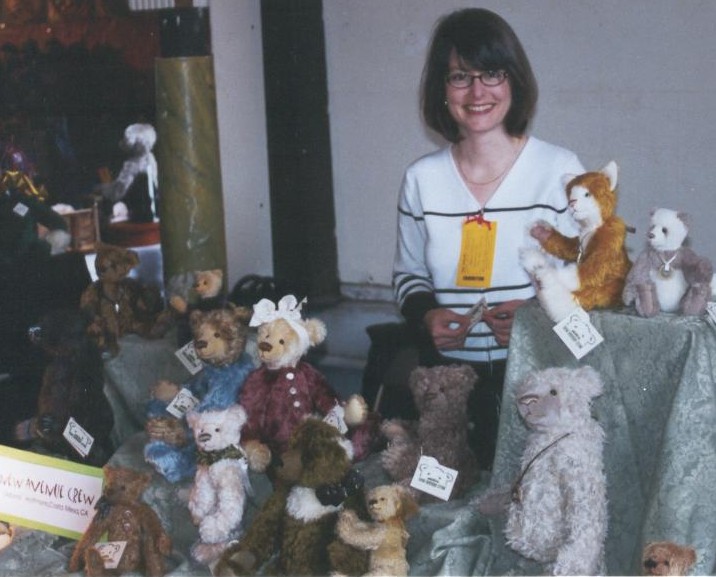 Debora Hoffmann and New Avenue Crew at the Nevada City Teddy Bear Convention in 2001
