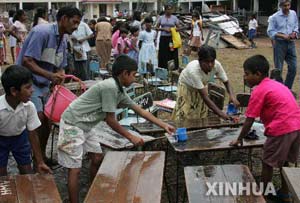 Sri Lankan school children went back to school Monday after the devastating Tsunami disaster hit the country two weeks ago.