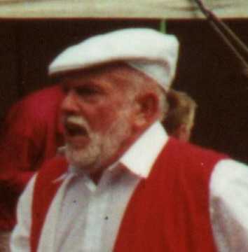 Stuart used to dance with Albion Morris, and has rediscovered his morris roots after a fallow period of 18 years.