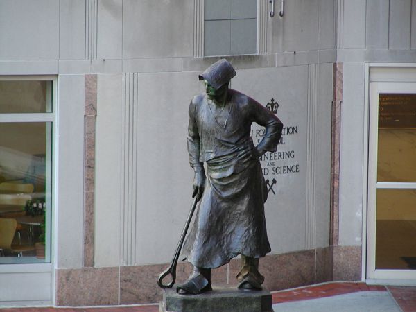 Statue_2.JPG