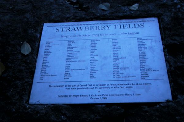 Central_Park-Strawberry_field_I.JPG