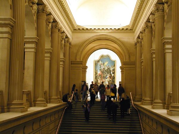 Metropolitan_Museum_of_Art-inside_view.JPG