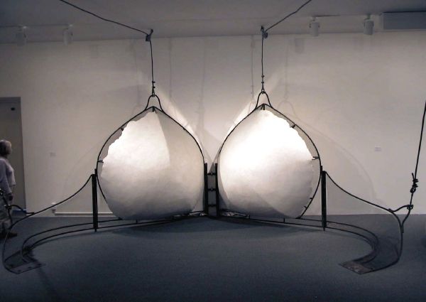 Museum_of_modern_Art-adjustable_bra.JPG