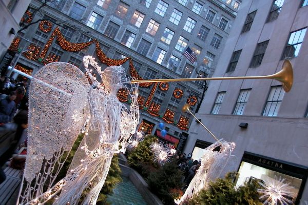 Fifth_Avenue-Rockfellar_center-statue-2.JPG