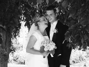 Photo of Traci and Brian on August 20, 2005 at the Mount Timpanogos Temple in American Fork, UT. Photo by Nick Peyton.