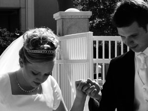 Photo of Traci and Brian on August 20, 2005 at the Mount Timpanogos Temple in American Fork, UT. Photo by Nick Peyton.