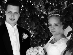 Photo of Traci and Brian on August 20, 2005 at the Mount Timpanogos Temple in American Fork, UT. Photo by Nick Peyton.