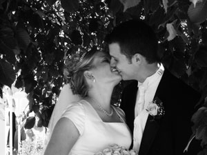 Photo of Traci and Brian on August 20, 2005 at the Mount Timpanogos Temple in American Fork, UT. Photo by Nick Peyton.