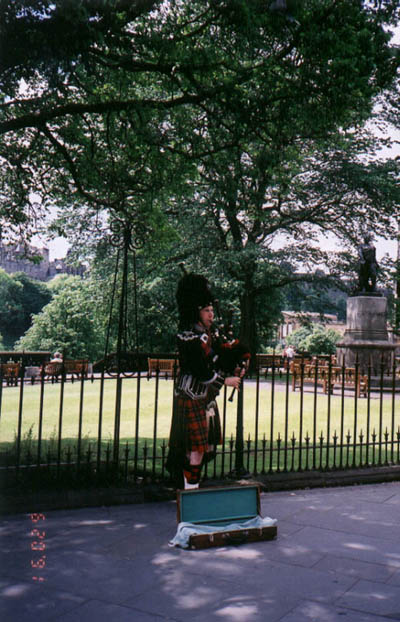Piper_Edinburgh