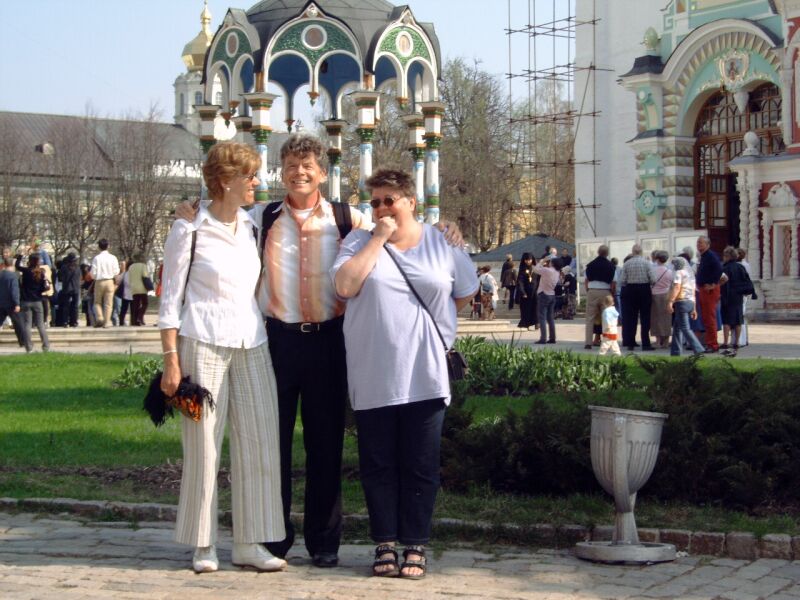 In Segiev Posad Yvonne, Piet and Joke