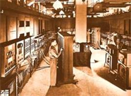 Diposição em U da sala do ENIAC