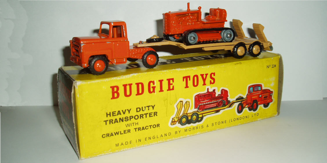 Rarity 2. 234. International low loader with tractor. 1960-65. First version with painted wheel hubs.