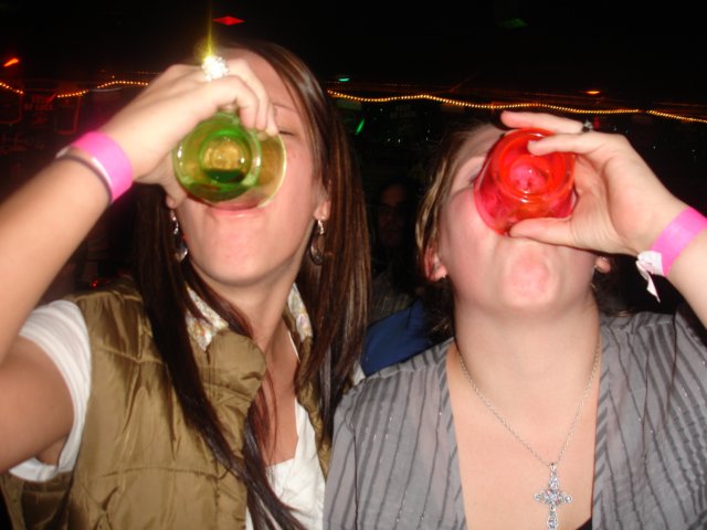 nellyandnikkipartytime.jpg