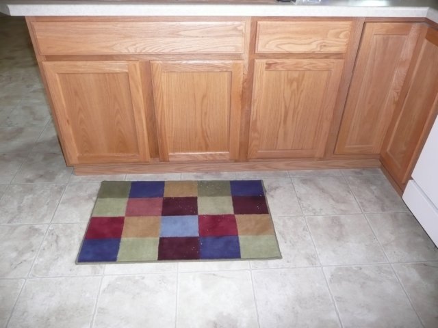 kitchenpreremodel.jpg